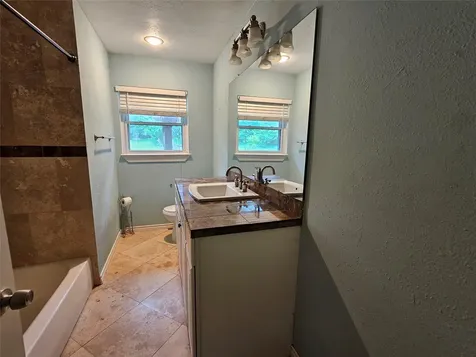 11502 Hilltop Street Austin TX 78753