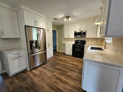 11502 Hilltop Street Austin TX 78753