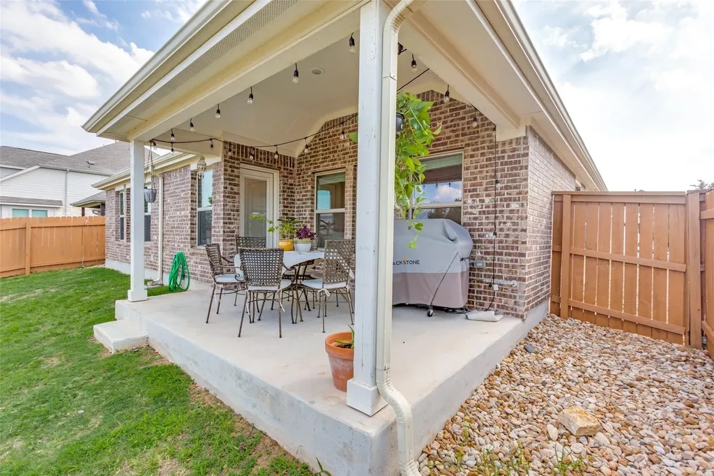 2212 Mcclendon Trail Leander TX 78641