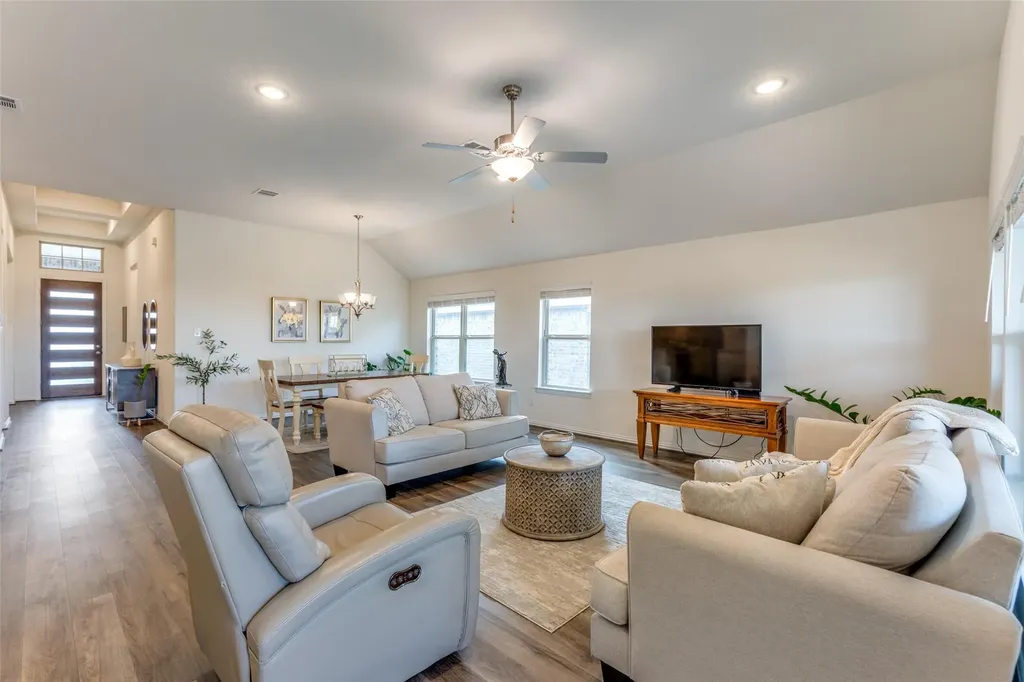 2212 Mcclendon Trail Leander TX 78641