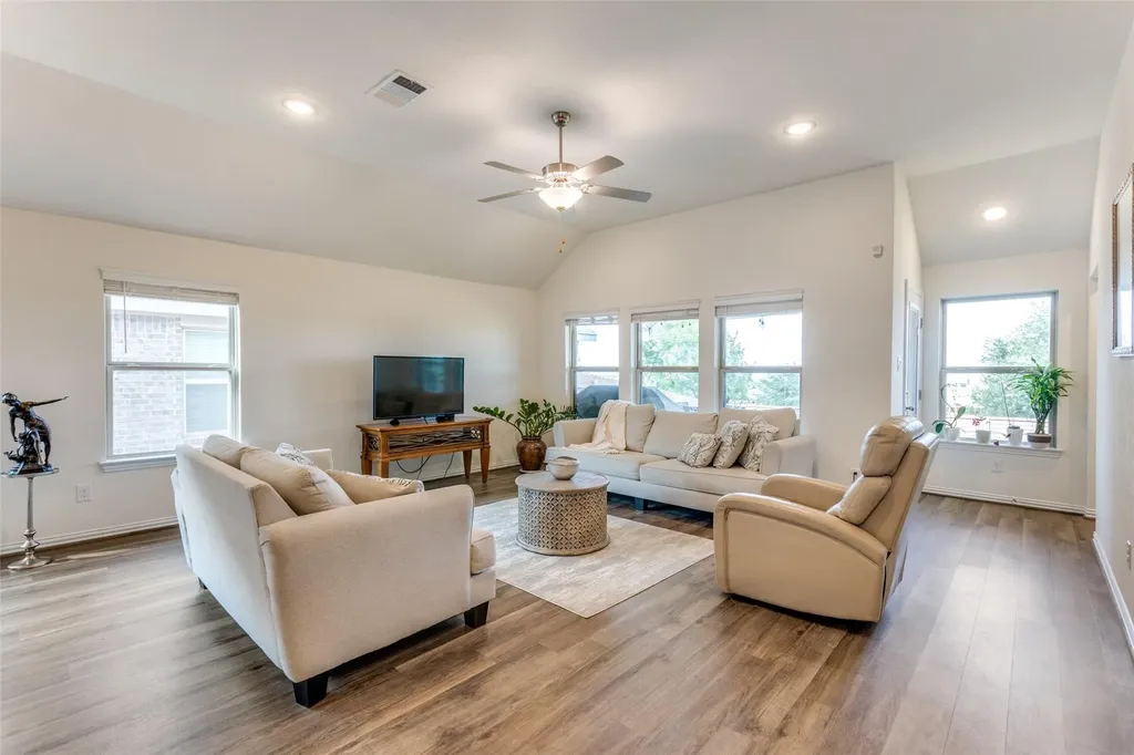 2212 Mcclendon Trail Leander TX 78641