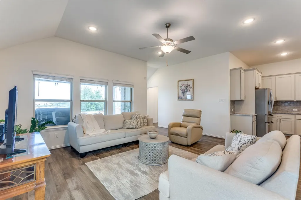 2212 Mcclendon Trail Leander TX 78641