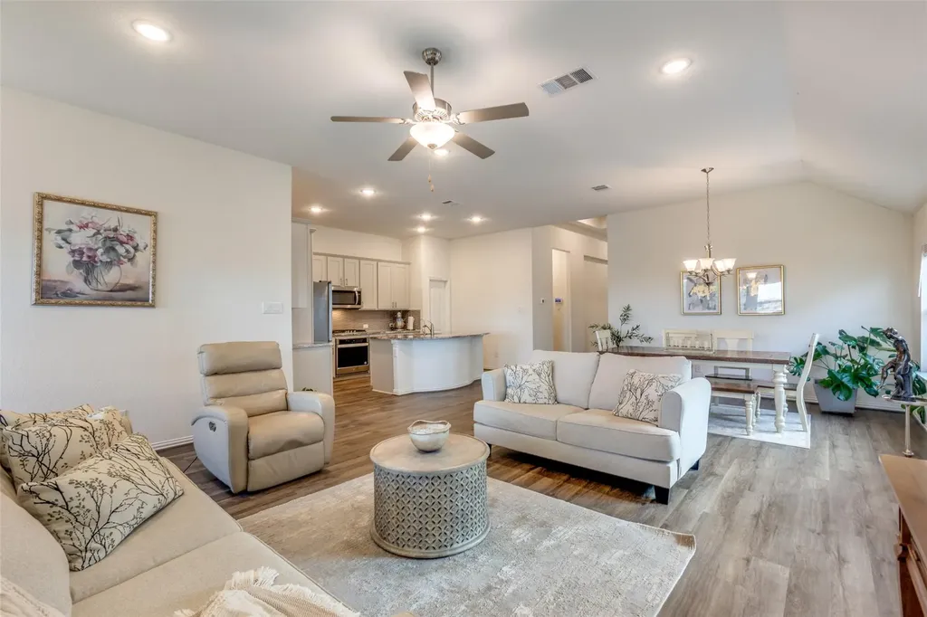 2212 Mcclendon Trail Leander TX 78641