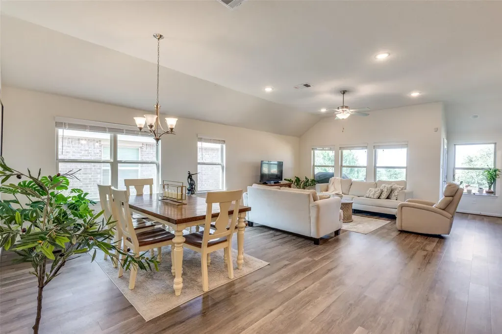 2212 Mcclendon Trail Leander TX 78641