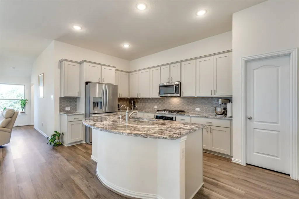 2212 Mcclendon Trail Leander TX 78641
