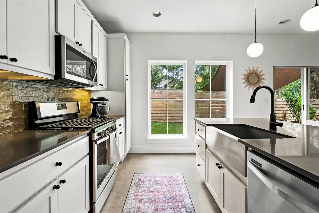 1213 Eleanor Street Austin TX 78721