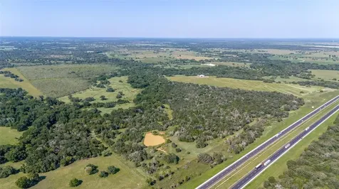 6417 County Road 240 Waelder TX 78959