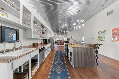 6417 County Road 240 Waelder TX 78959