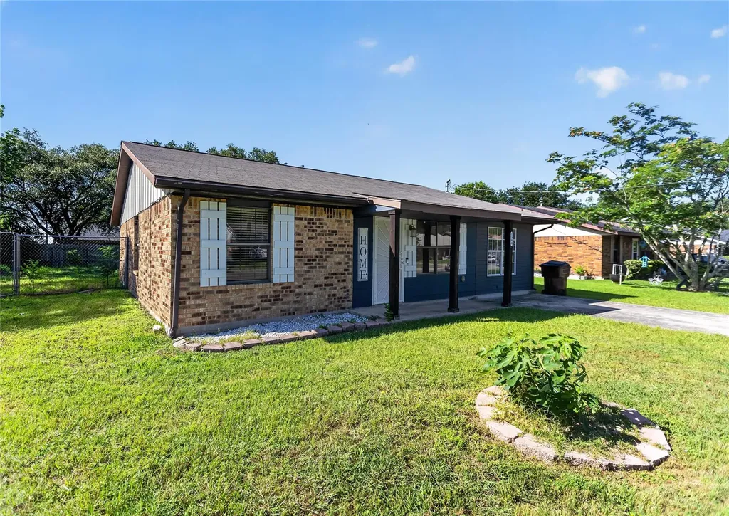 1308 Pendergrass Street Lockhart TX 78644
