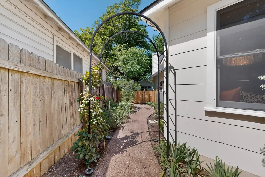 1906 Collier Street Austin TX 78704