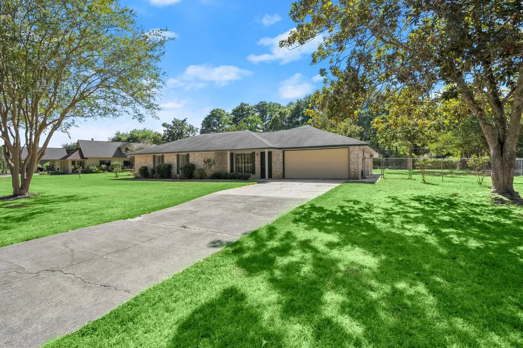 31707 Oak Crossing Magnolia TX 77355