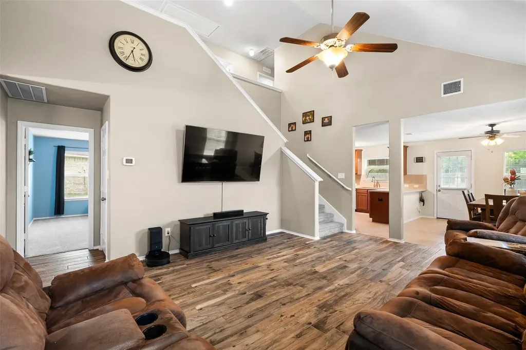 137 Barn Owl Loop Leander TX 78641