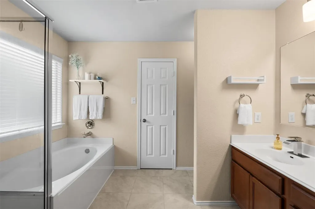 137 Barn Owl Loop Leander TX 78641