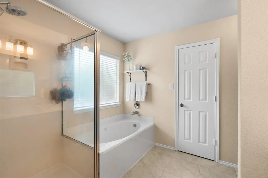 137 Barn Owl Loop Leander TX 78641