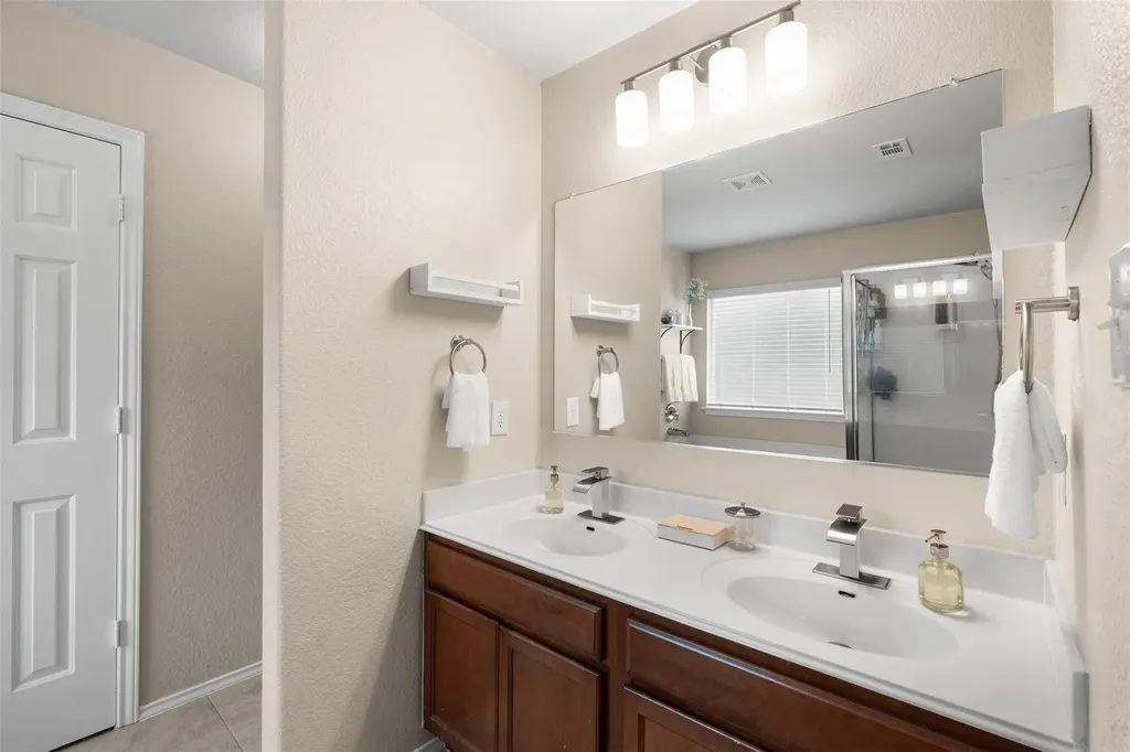 137 Barn Owl Loop Leander TX 78641