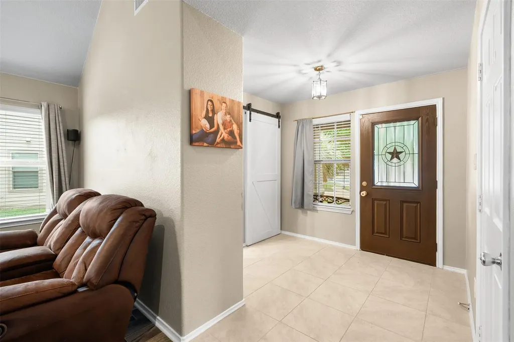 137 Barn Owl Loop Leander TX 78641