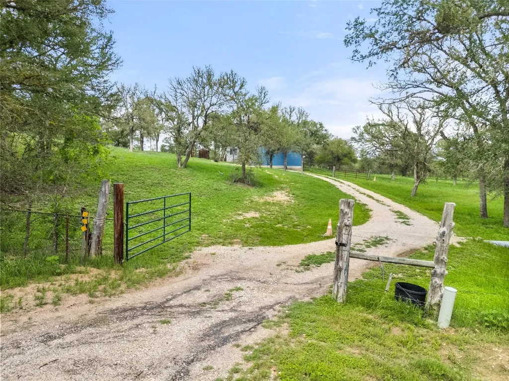 274 Old Austin Trail Elgin TX 78621