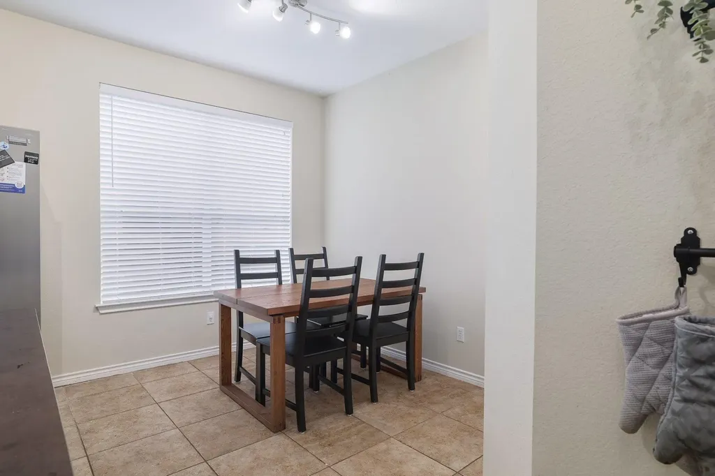 9212 Pioneer Forest Drive Austin TX 78744