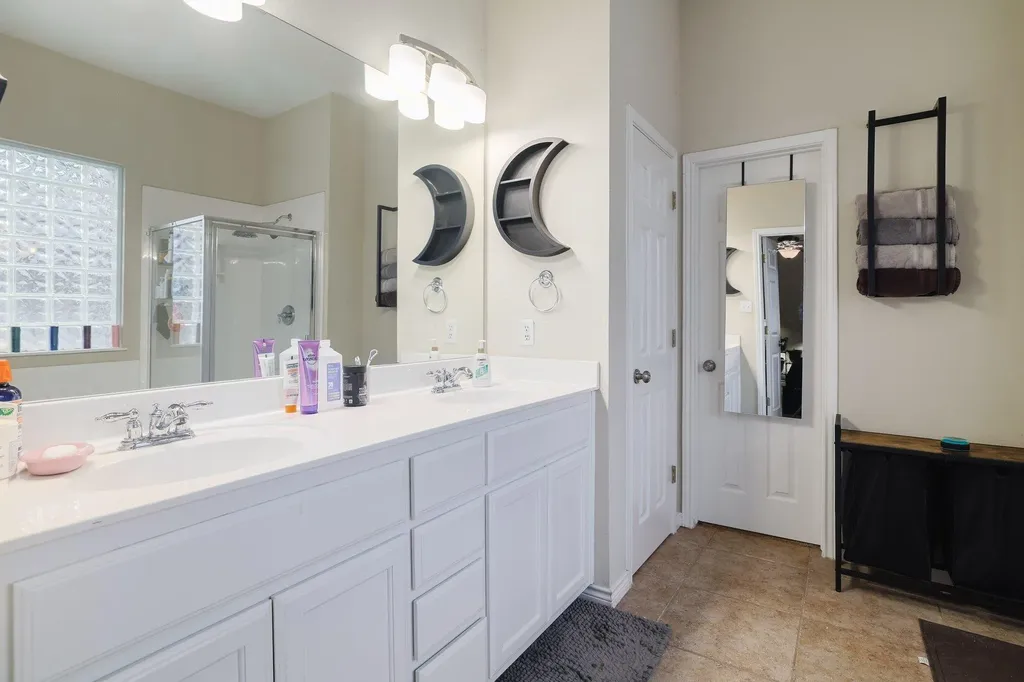 9212 Pioneer Forest Drive Austin TX 78744