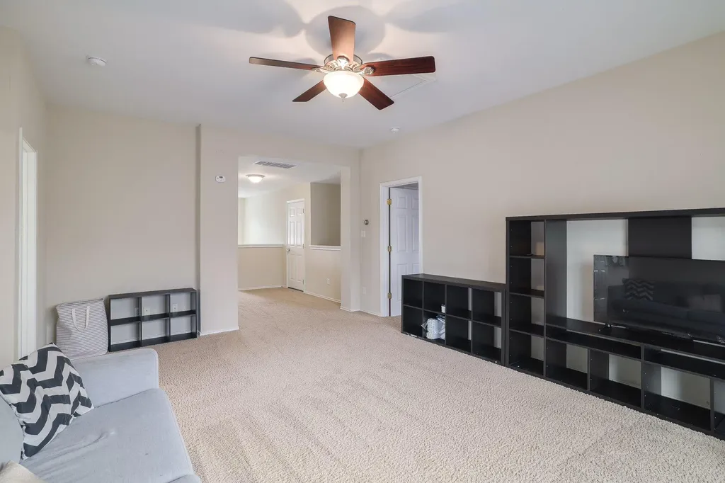 9212 Pioneer Forest Drive Austin TX 78744
