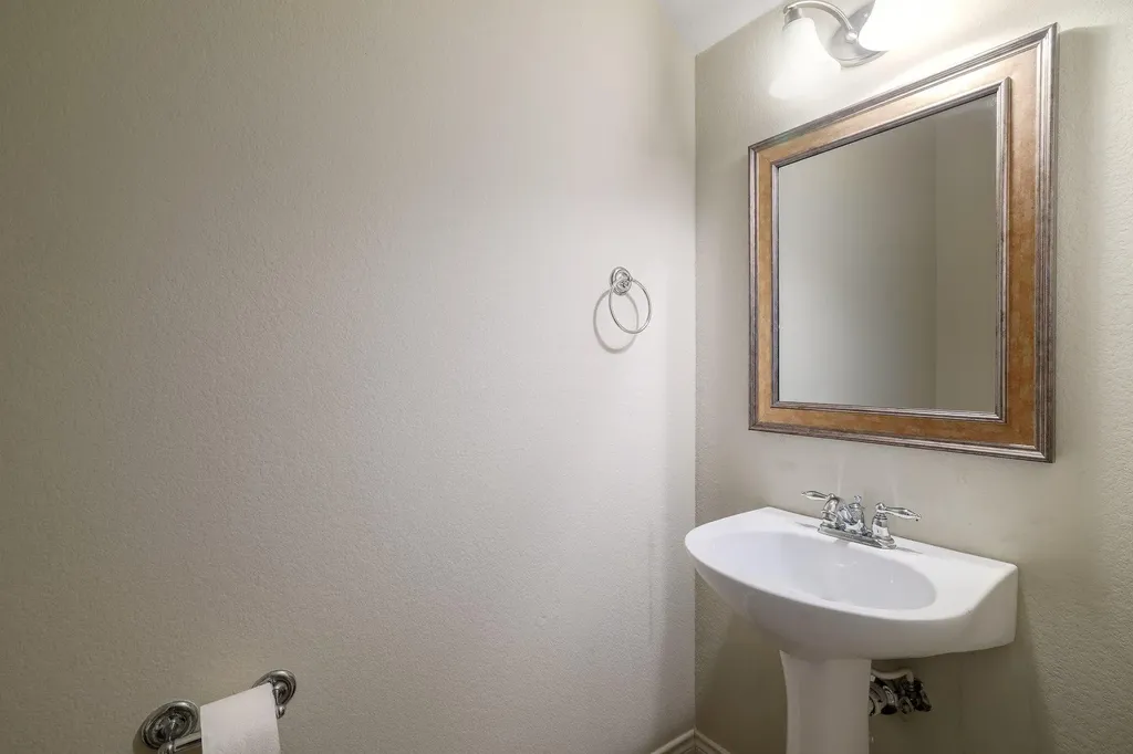 9212 Pioneer Forest Drive Austin TX 78744