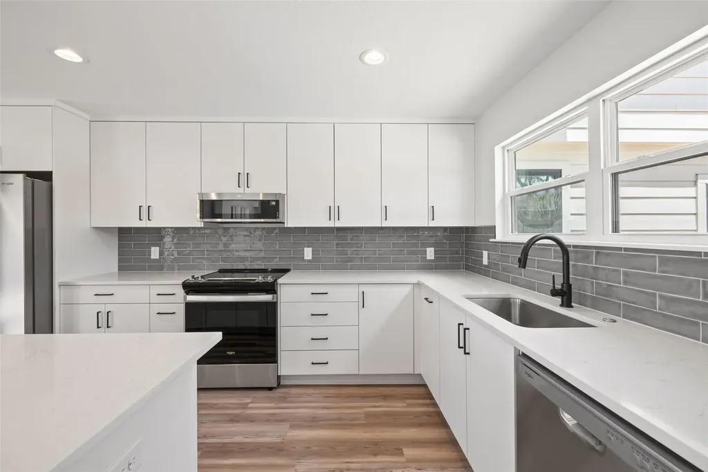 11151 State Highway 71 Spicewood TX 78669