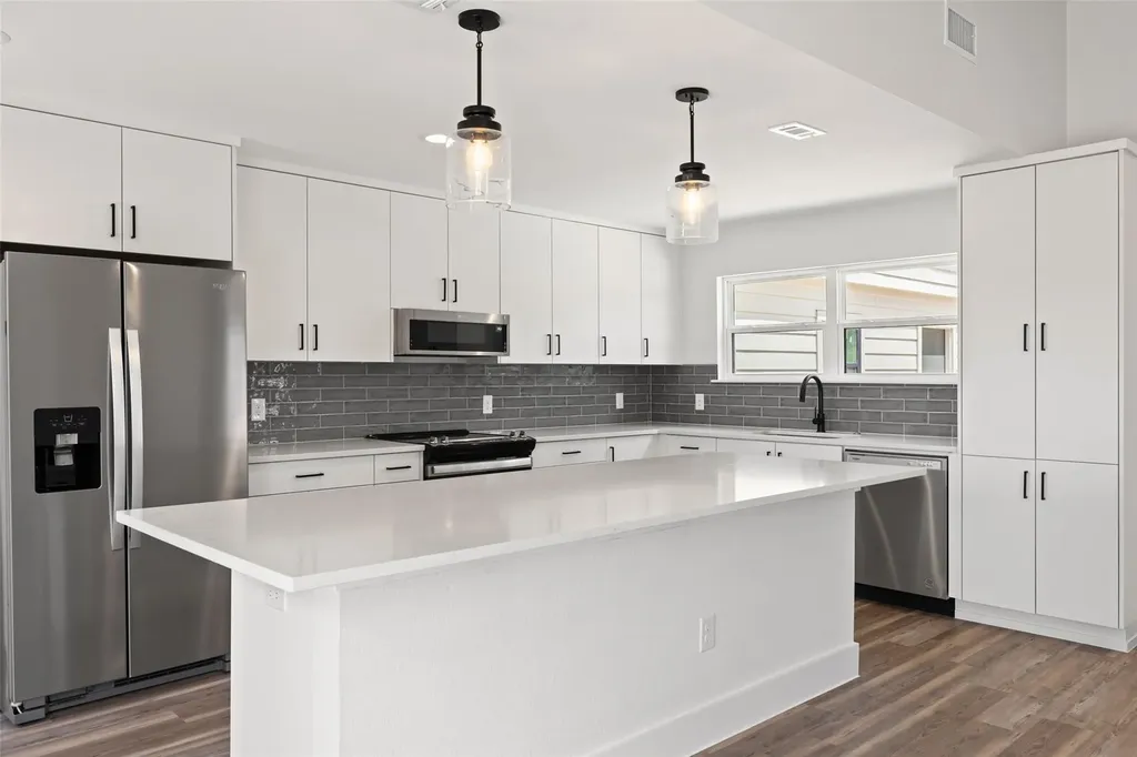 11151 State Highway 71 Spicewood TX 78669