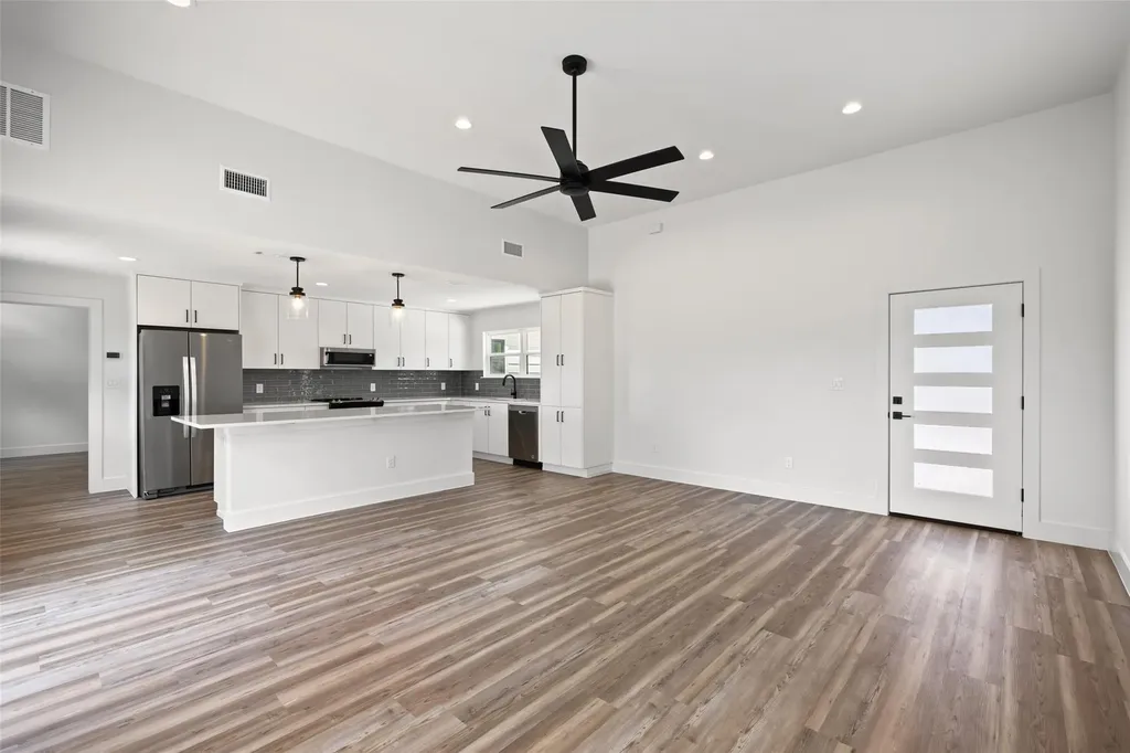 11151 State Highway 71 Spicewood TX 78669