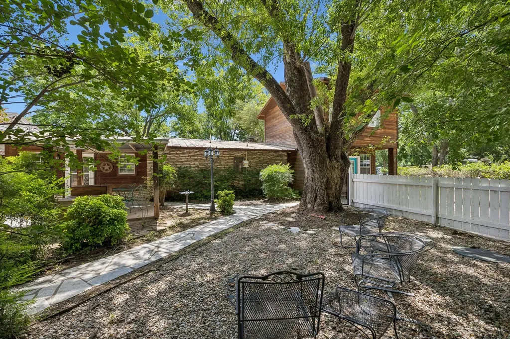 2632 Williams Lakeshore Drive Kingsland TX 78639
