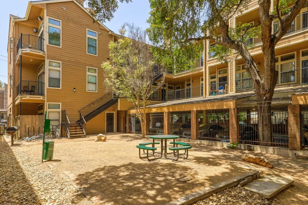 2802 Nueces Street Austin TX 78705