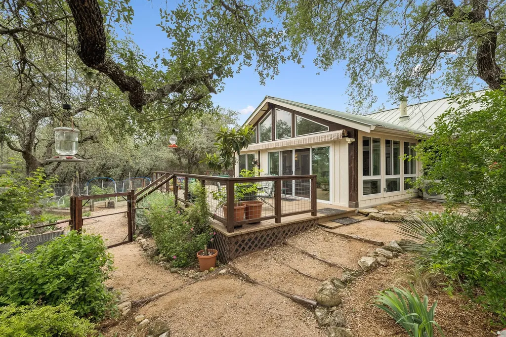 300 Bluff Road Spicewood TX 78669