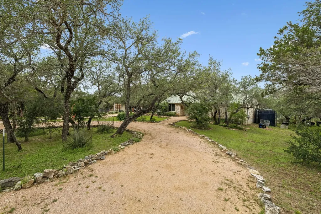 300 Bluff Road Spicewood TX 78669