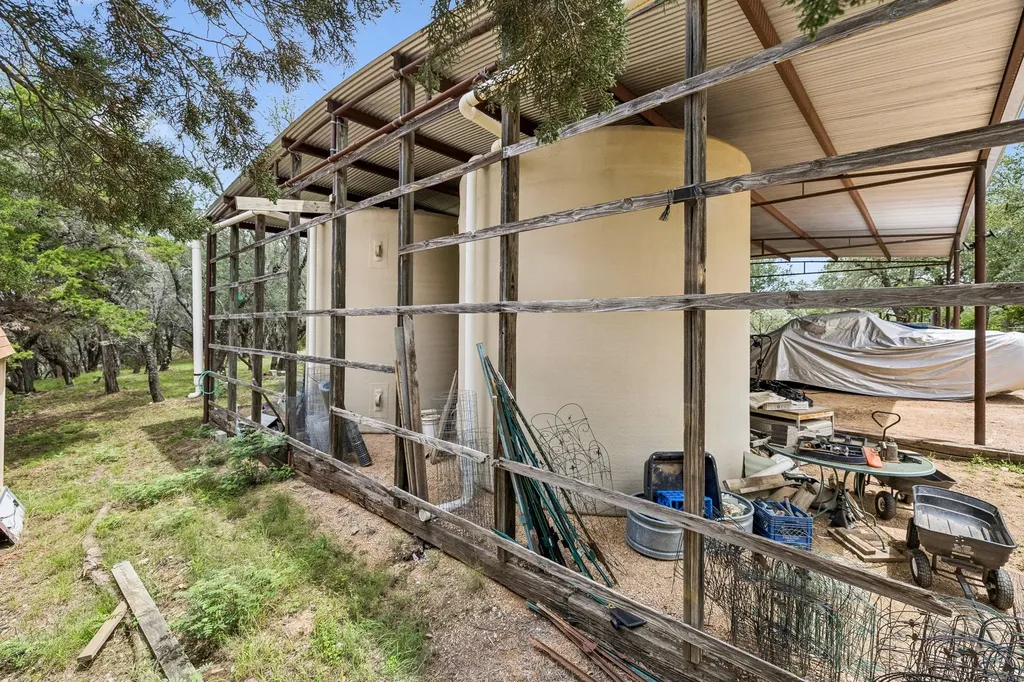 300 Bluff Road Spicewood TX 78669