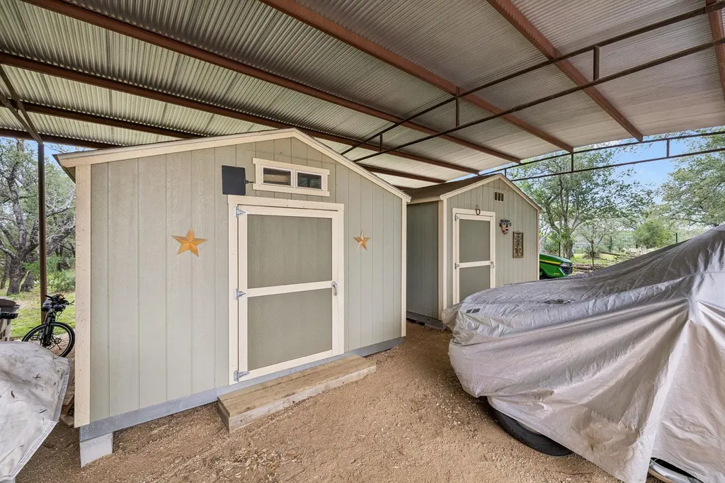 300 Bluff Road Spicewood TX 78669