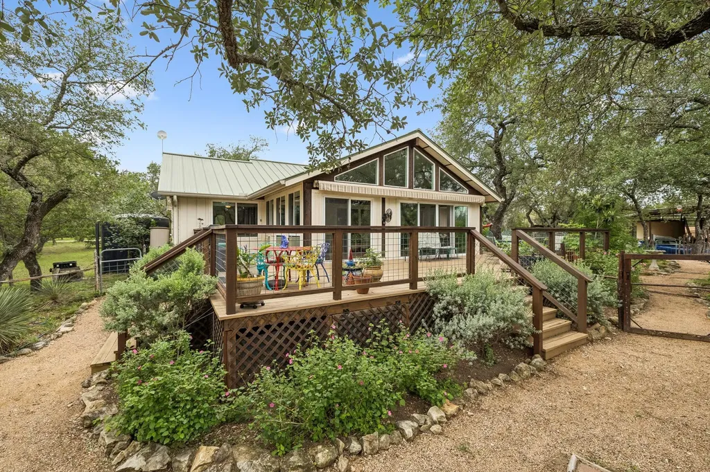 300 Bluff Road Spicewood TX 78669