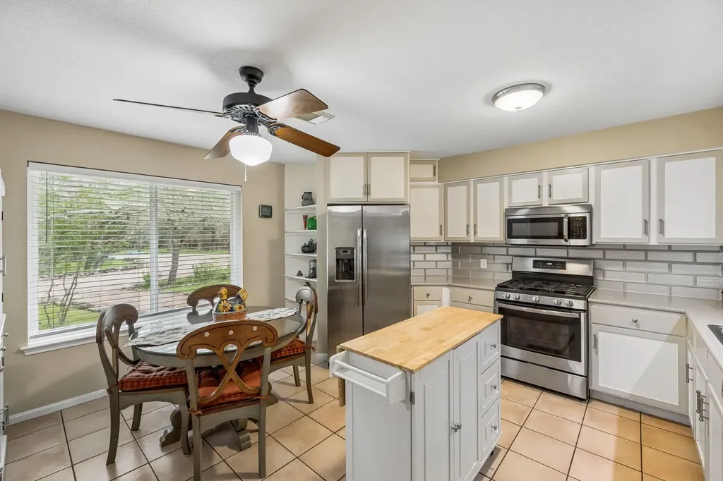 300 Bluff Road Spicewood TX 78669