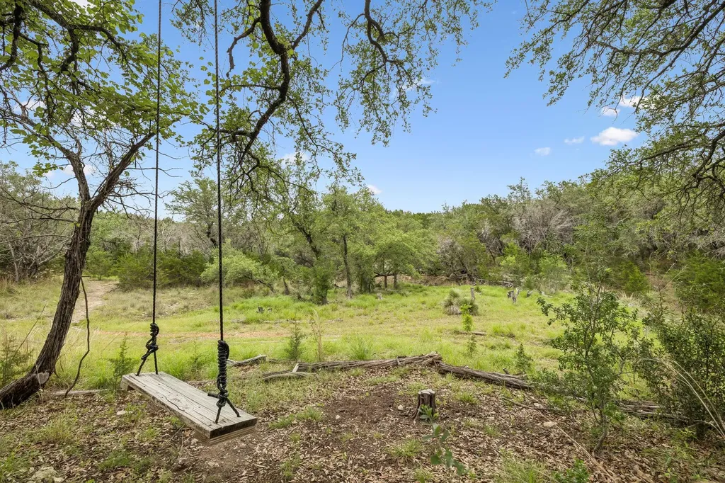 300 Bluff Road Spicewood TX 78669
