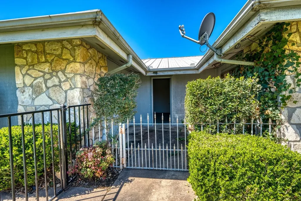 1504 Horseshoe Bay Proper Horseshoe Bay TX 78657