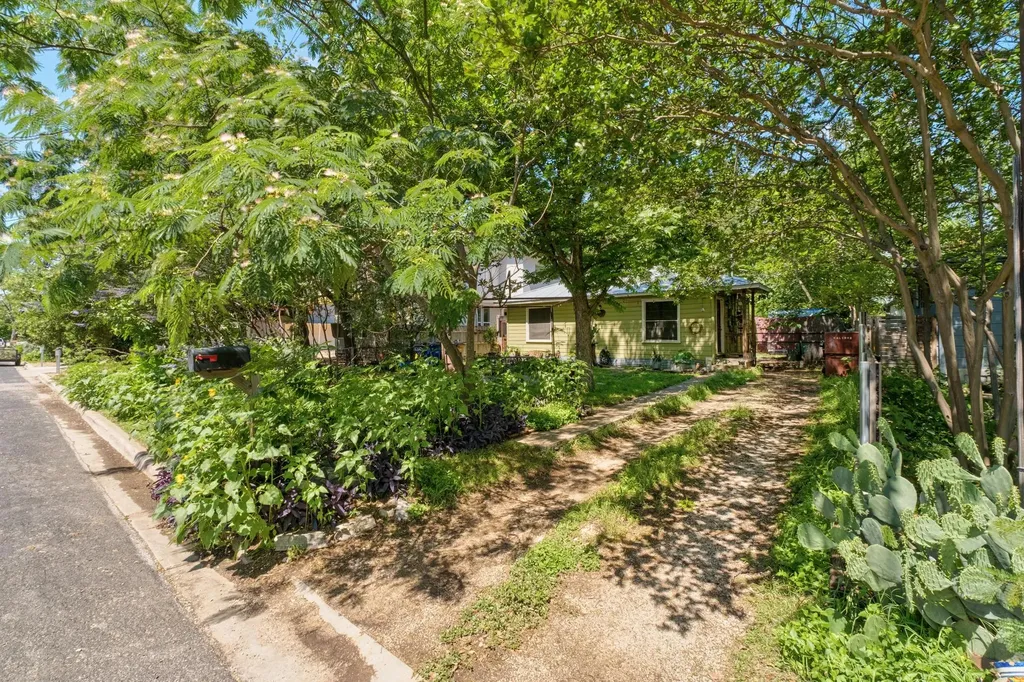 4416 Hank Avenue Austin TX 78745