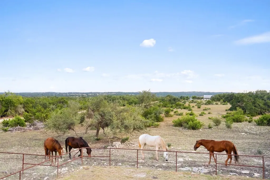 561 Broken Bit Trail Dripping Springs TX 78620