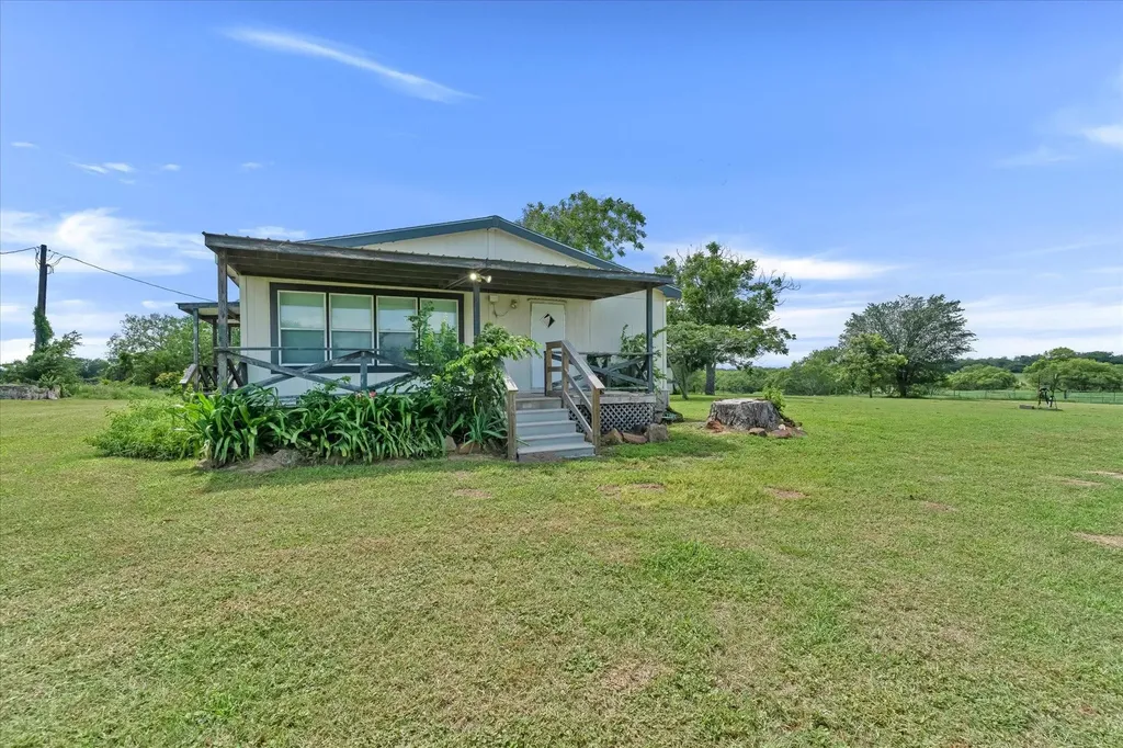 14858 Fm 1322 Luling TX 78648