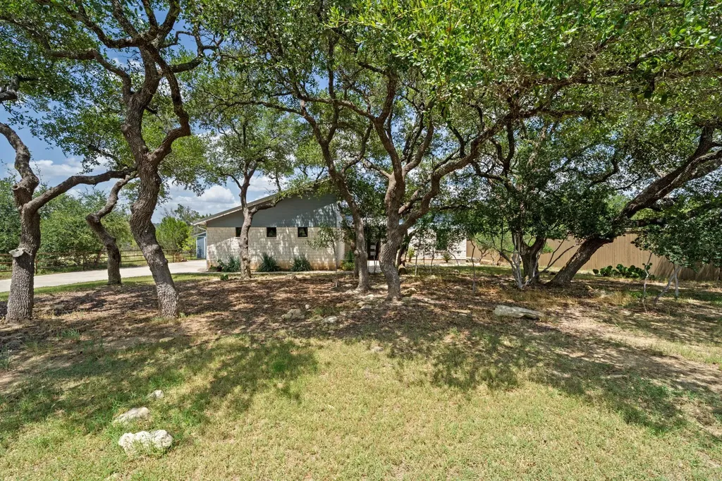 172 Bluff Trail Dripping Springs TX 78620
