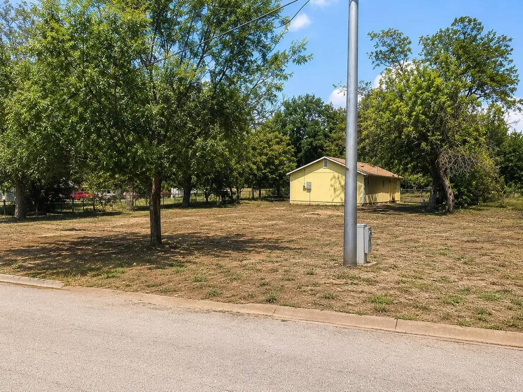 1004 E Marble Street Burnet TX 78611