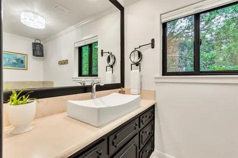 402 Seawind Street Lakeway TX 78734