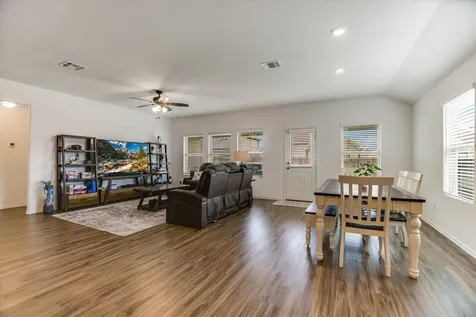 317 Colthorpe Lane Hutto TX 78634