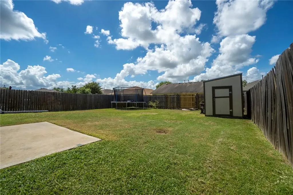18425 Crestwind Lane Elgin TX 78621