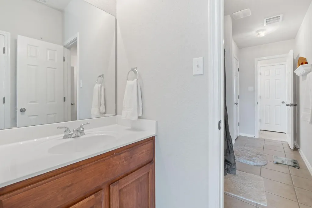 1024 Portchester Castle Path Pflugerville TX 78660