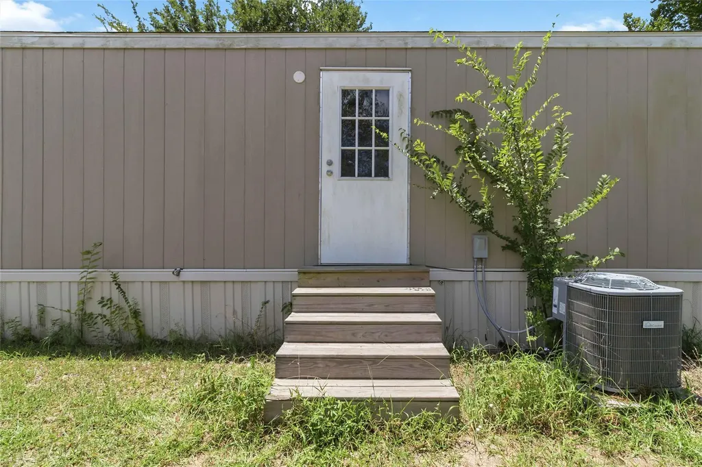 908 Turney Lane Smithville TX 78957