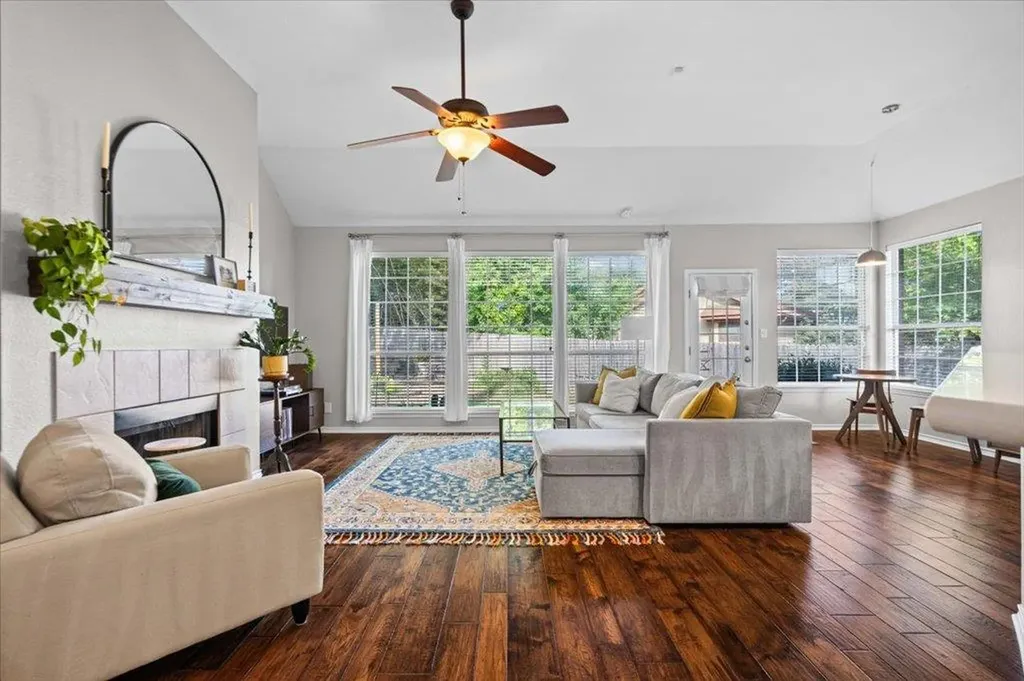 1713 Ender Cove Austin TX 78727