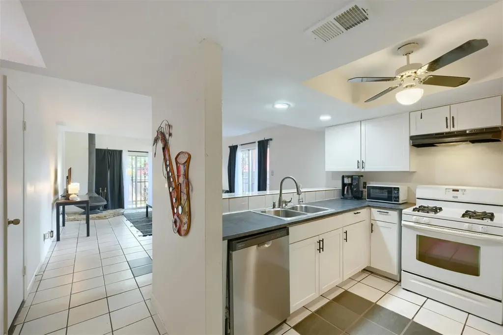 4814 Misty Slope Lane Austin TX 78744